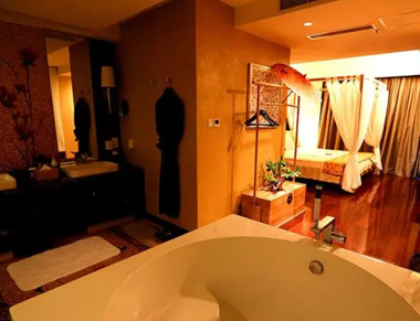 深圳宝安区养生会所的黄昏恋：当爱情遇上八十岁